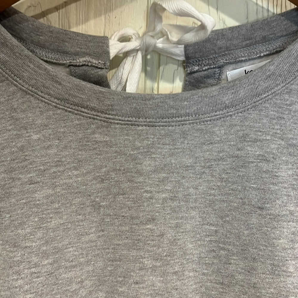 Kensie Sweatshirt Open Back tie and button size medium - Picture 3 of 11
